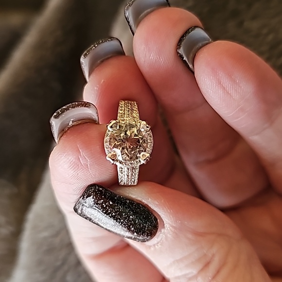 NWOT 1.9 ct Pale green Amethyst ring accented with diamond and white sapphire. - Picture 3 of 4